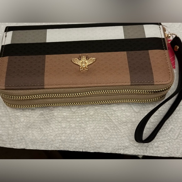 NWT Maceys Iconic New York/Los Angeles Wristlet - Picture 1 of 9